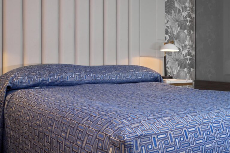 Bedspreads & Comforters