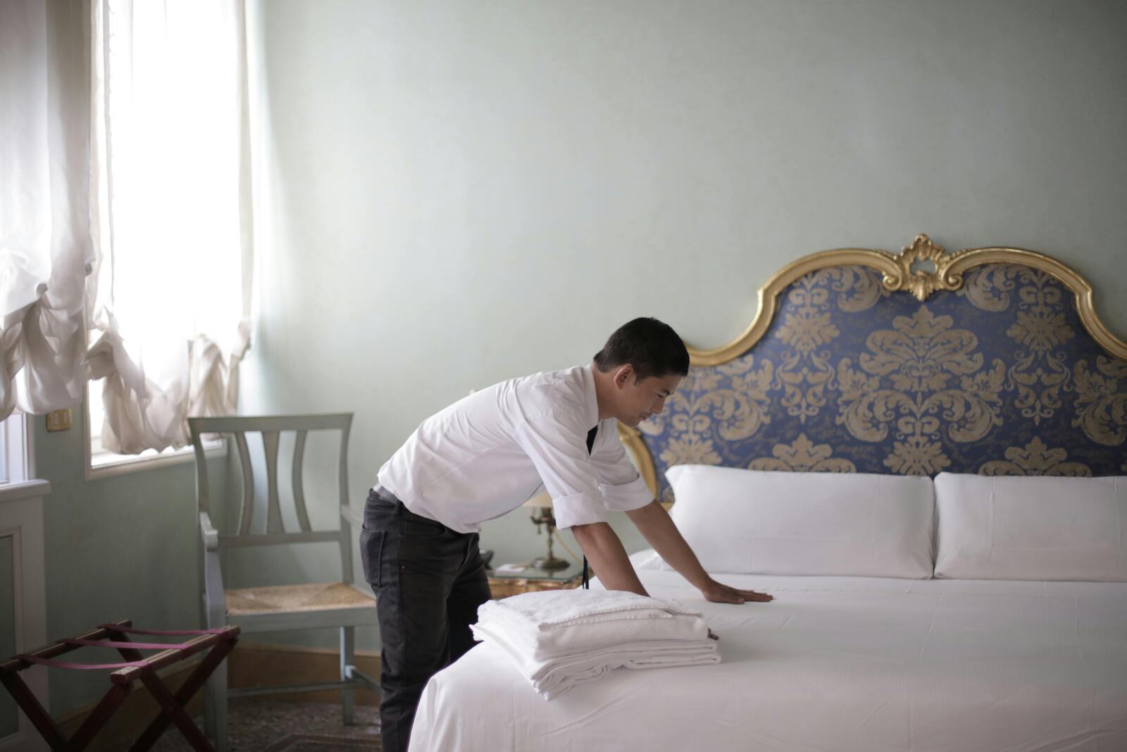 A man fixing bed linen cover